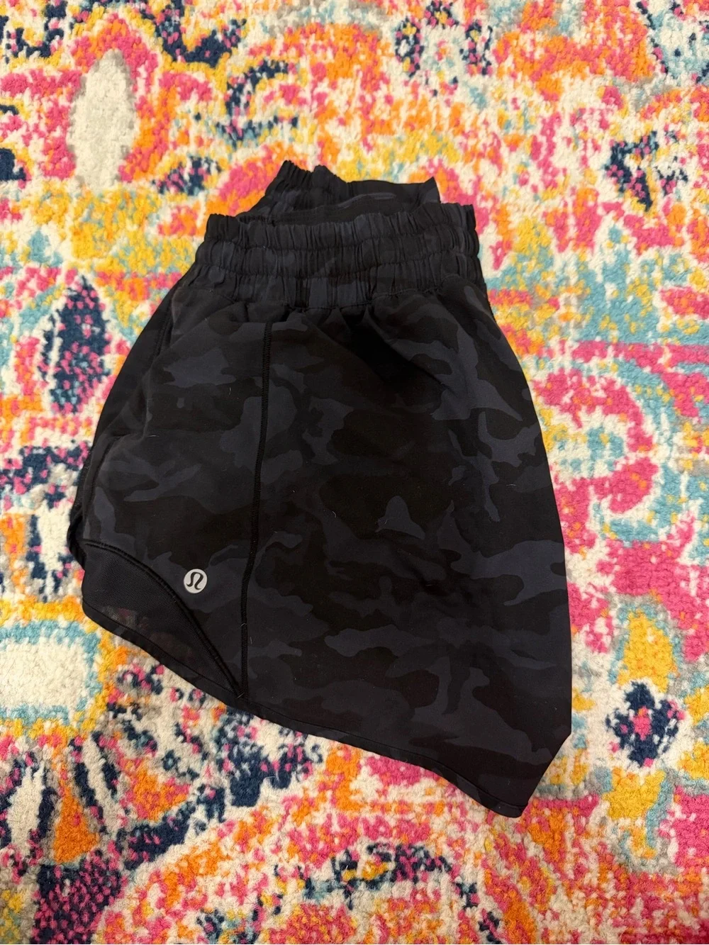 lululemon athletica Black Camo Women’s Running Shorts - Picture 3 of 3